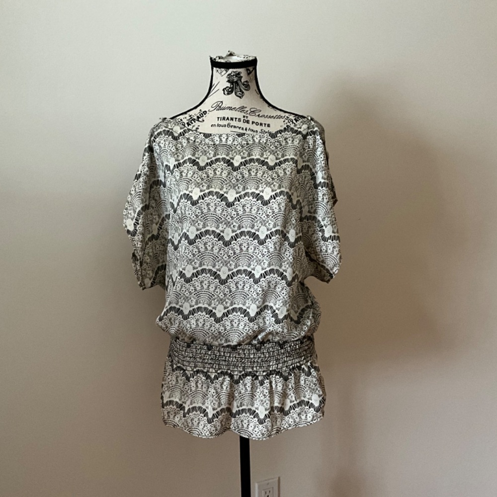 Paper Crane Women’s summer blouse white with black Size M